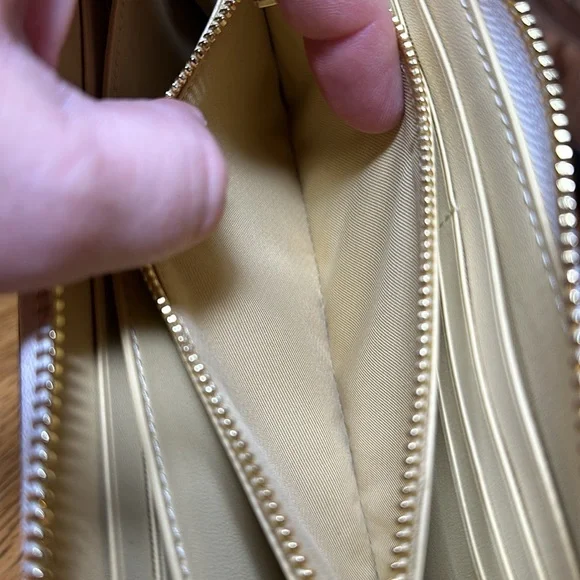 *LIKE NEW* COACH Embossed Horse & Carriage Long Zip-Around Wallet - Picture 12 of 16